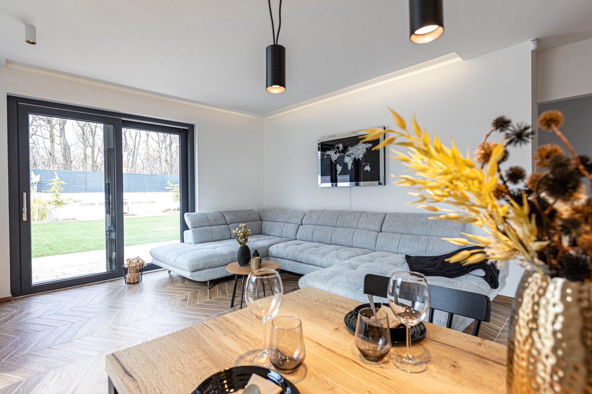 Kitchen and dining villa rental Hungary - Villa Porta Verde I open-plan kitchen with dining area and living room