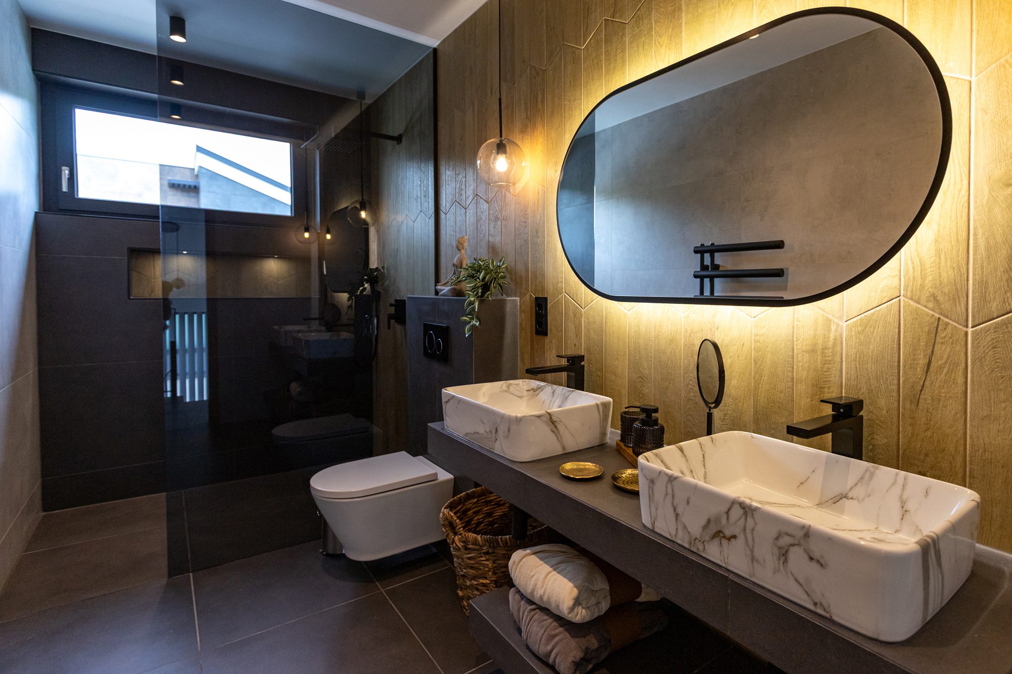 Bathroom villa accommodation Lake Balaton - Villa Porta Verde II modern bathroom with marble sinks and LED mirror