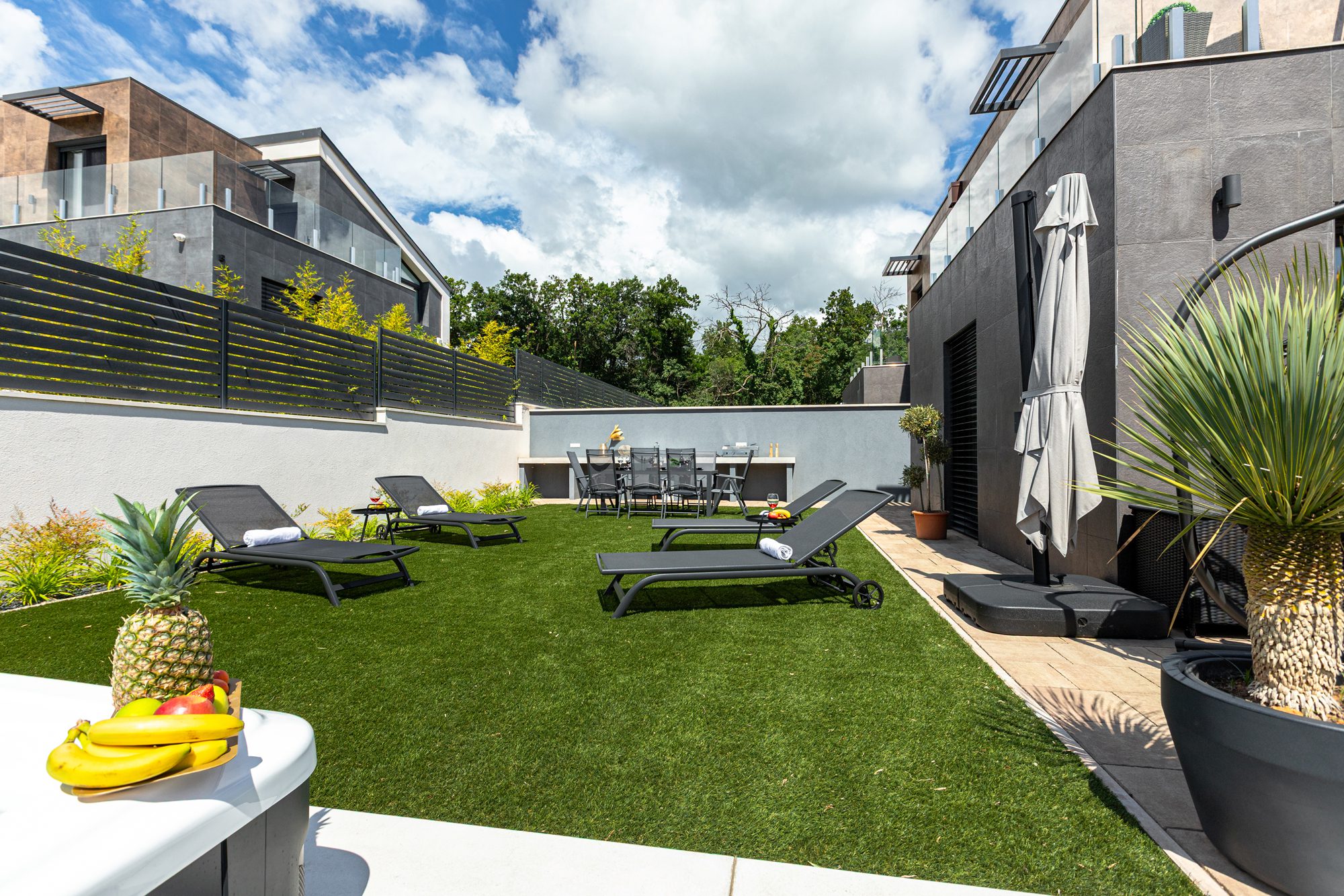 Jacuzzi terrace villa rental Hungary - Villa Porta Verde II outdoor area with hot tub, lounge chairs and dining area